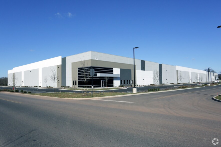 More Photos Of 100 Ridge Rd, Piscataway Distribution For Lease