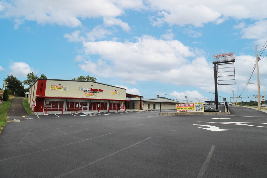 More Photos Of 3057 Lee Hwy, Bristol Self Storage For Sale