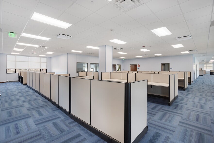 More Photos Of 4200 Mapleshade Ln, Plano Office For Sale