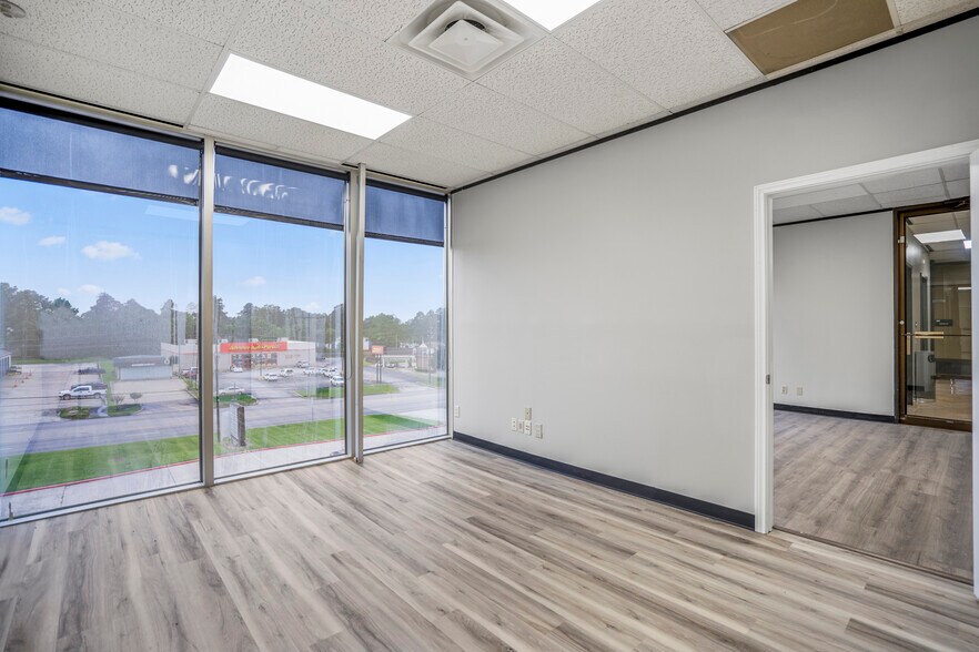 More Photos Of 1110 N Loop 336 W, Conroe Office For Lease