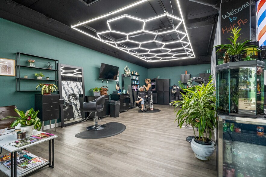 More Photos Of 23 Royal Palm Pointe, Vero Beach Restaurant For Sale