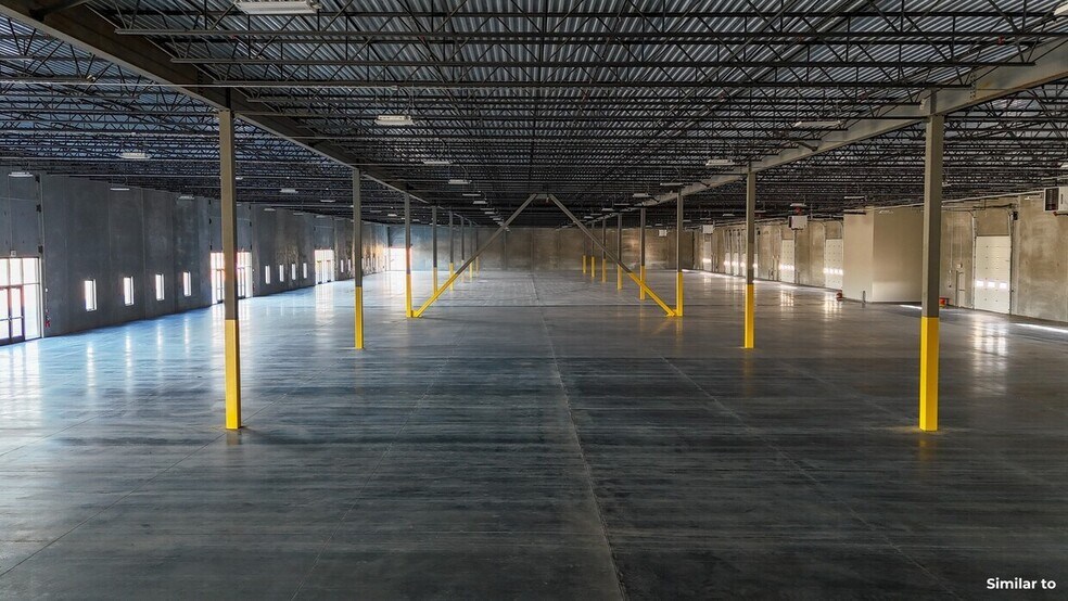 More Photos Of 4500 SE Army Post Rd, West Des Moines Flex For Lease