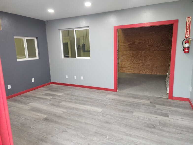 More Photos Of 1501 E Tulare Ave, Tulare Flex For Lease