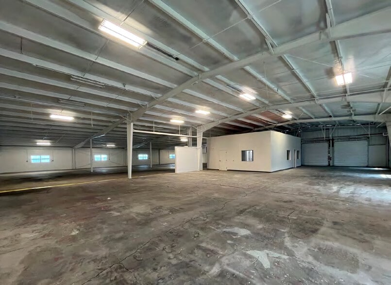 More Photos Of 5007 S Westshore Blvd, Tampa Warehouse For Sale