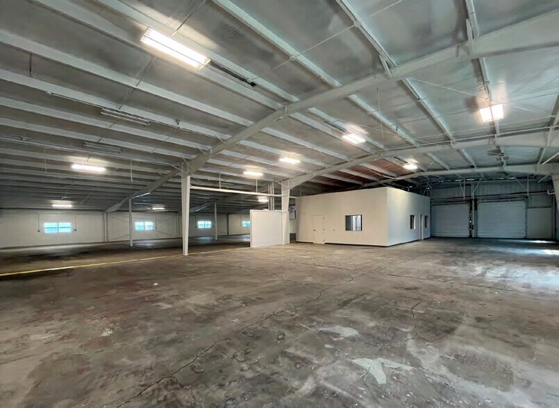 More Photos Of 5007 S Westshore Blvd, Tampa Warehouse For Sale