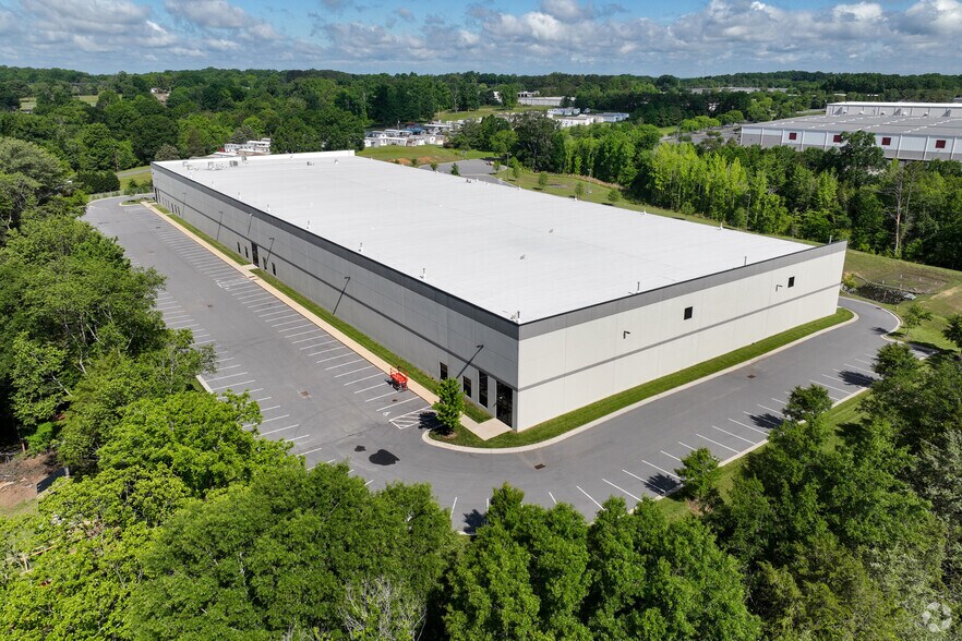 More Photos Of 2675 Annapolis Dr, Winston-Salem Distribution For Lease