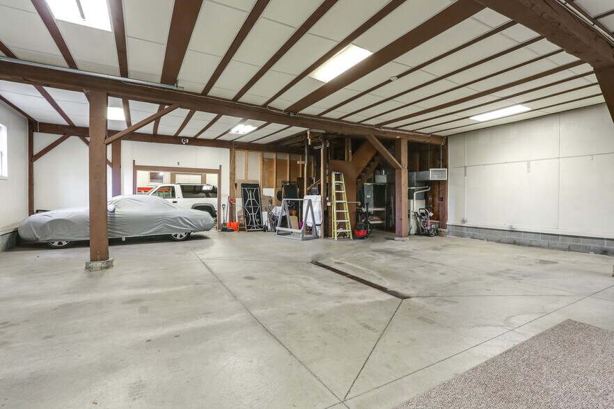 More Photos Of 4588 S Park Ave, Hamburg Office Residential For Sale