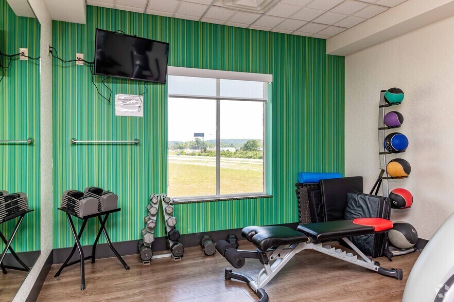 More Photos Of 80 Old Nicolette Rd, Mineral Wells Hotel For Sale