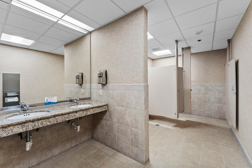 More Photos Of 7301 Ohms Ln, Edina Office For Lease