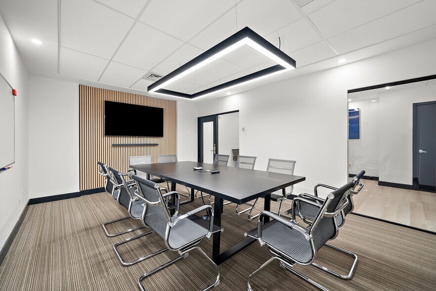 More Photos Of 3131 Boul de la Concorde E, Laval Coworking Space