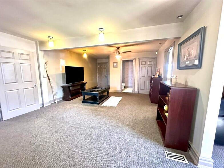More Photos Of 701 Winchester Ave, Ashland Office For Sale