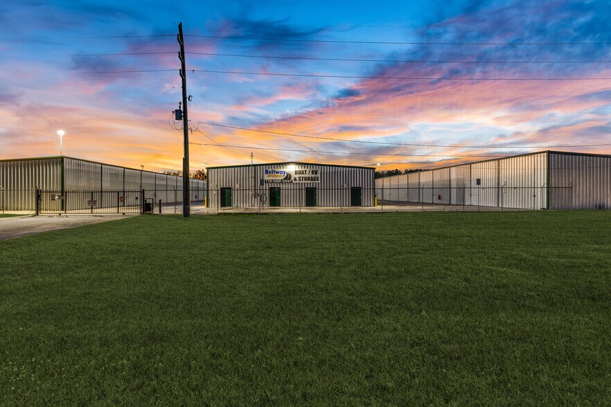 Primary Photo Of 11711 C E King Pkwy Pky, Houston Self Storage For Sale