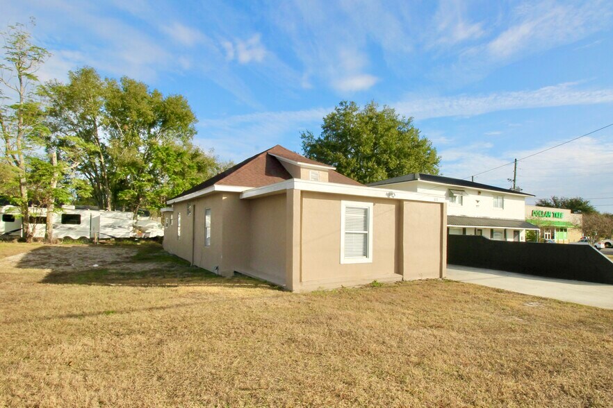 Primary Photo Of 610 Dundee Rd, Dundee Apartments For Sale