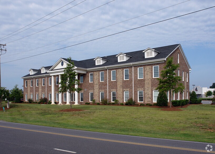 More Photos Of 116 Morlake Dr, Mooresville Office Residential For Lease
