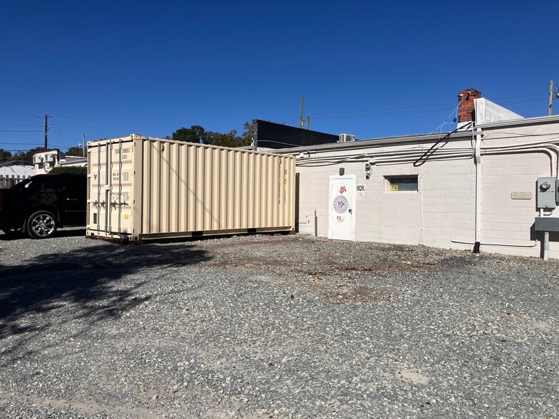 More Photos Of 909 Starkeys Aly, Wilmington Specialty For Lease