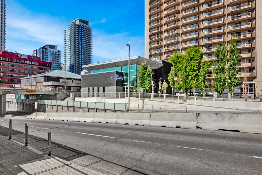 More Photos Of 902 9th Ave SW, Calgary Medical For Lease