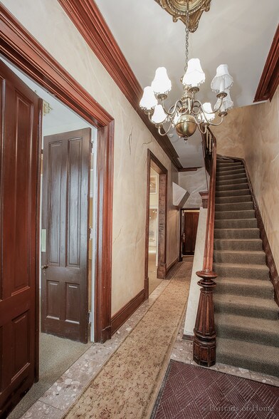 More Photos Of 16 W Ontario St, Chicago Storefront Retail Office For Lease