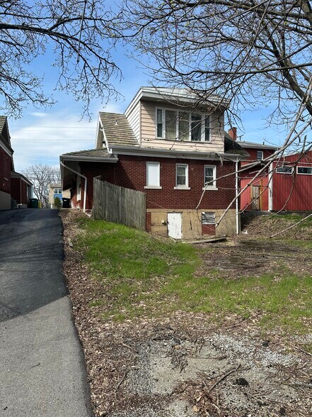 More Photos Of 978 Perry Hwy, Pittsburgh Medical For Sale