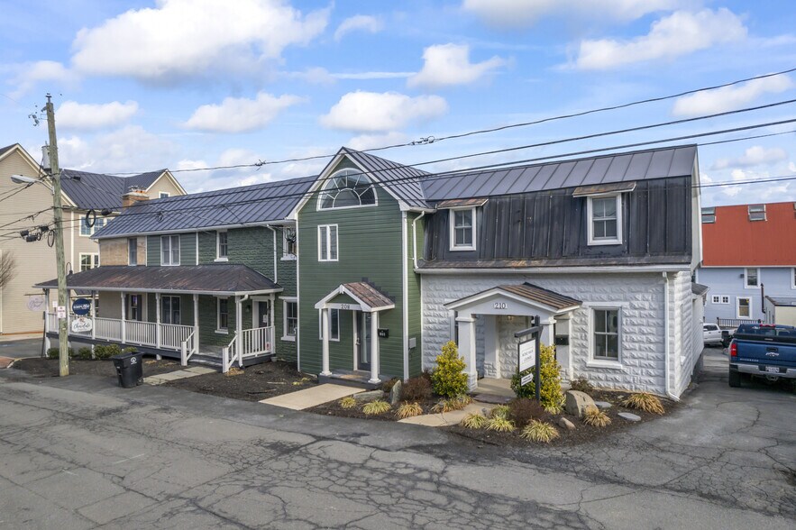 More Photos Of 208-210 Church SE st, Leesburg General Retail For Sale