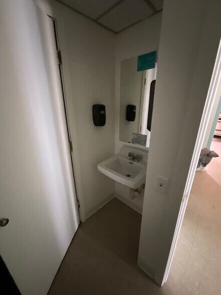 More Photos Of 1000-1010 Broadview Blvd, Brackenridge Freestanding For Lease