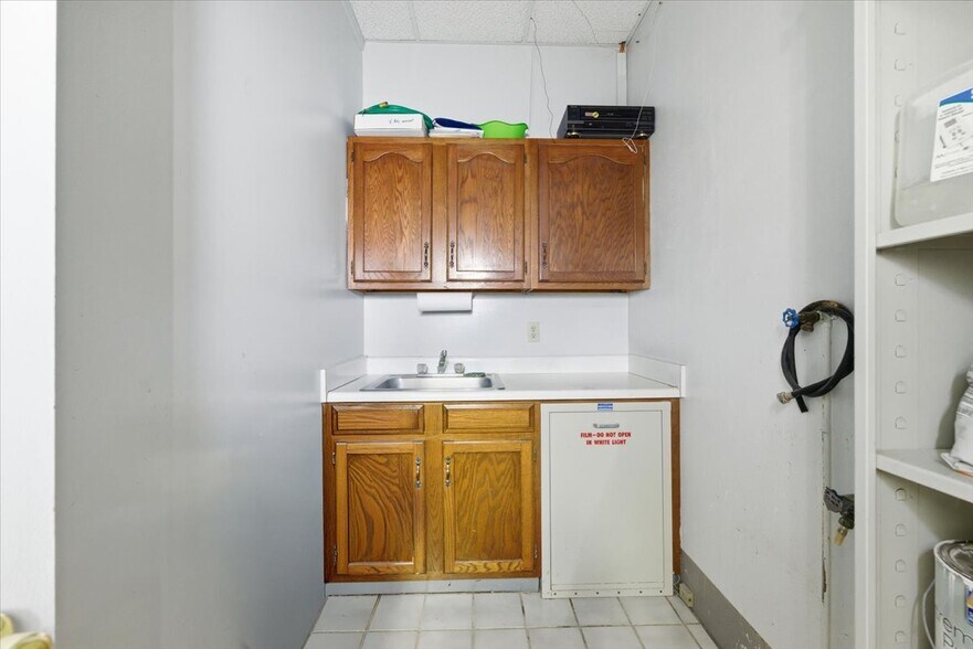 More Photos Of 24 N Walnut St, Glenwood Medical For Sale