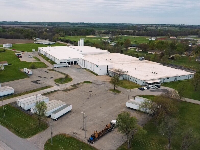 Primary Photo Of 515 S 4th St, Osage City Manufacturing For Sale