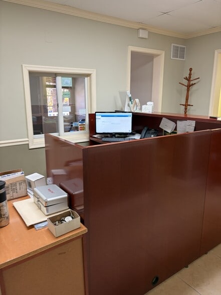 More Photos Of 8 Runnemede Ave, Lansdowne Apartments For Sale