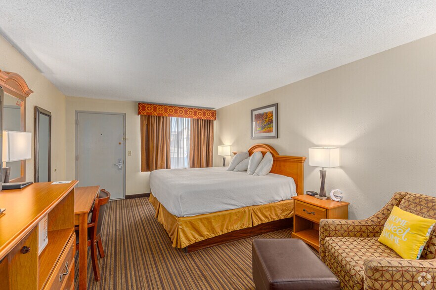More Photos Of 1015 S Haynes Ave, Miles City Hotel For Sale