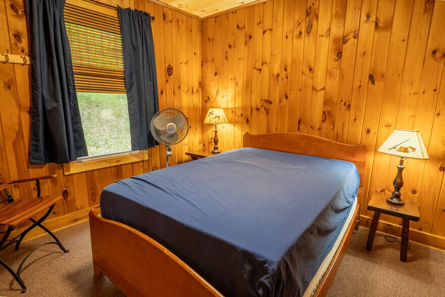 More Photos Of 224 N Shore Rd, Hadley Hotel For Sale