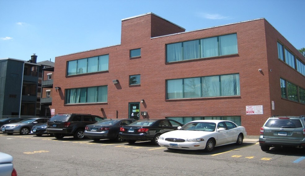 More Photos Of 645 Farmington Ave, Hartford Medical For Lease