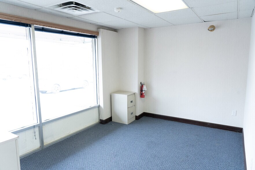 More Photos Of 218 Center Rd, Monroeville Freestanding For Lease