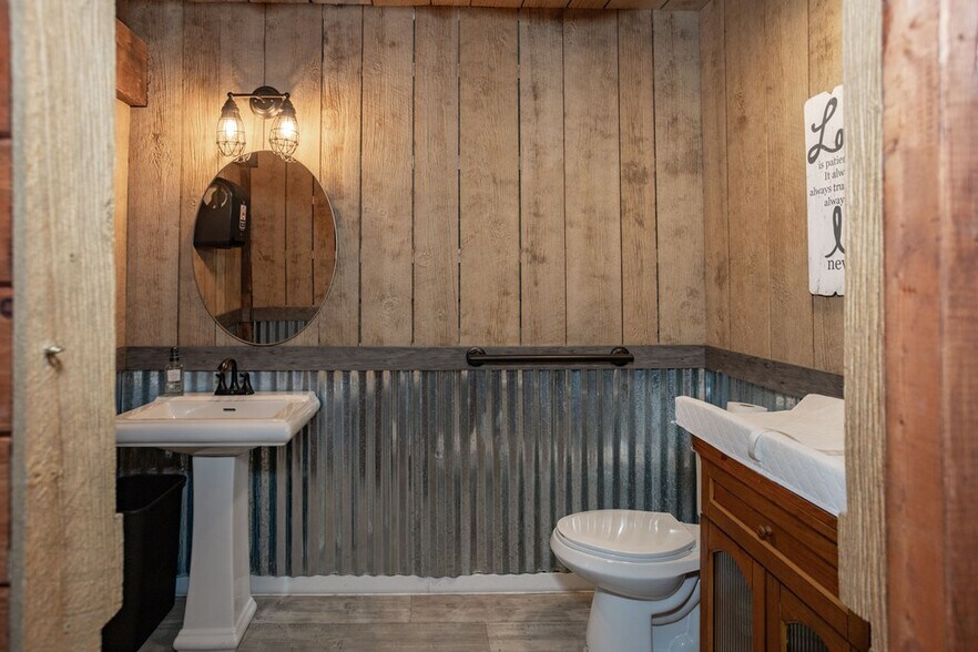 More Photos Of 211 Hanks Rd, Troy Hospitality For Sale