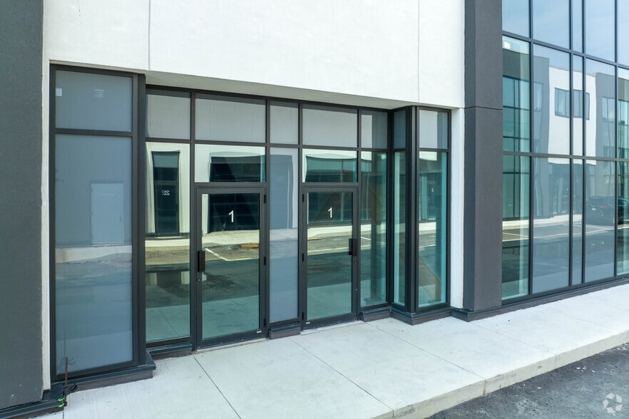 More Photos Of 5250 Solar Dr, Mississauga Manufacturing For Lease