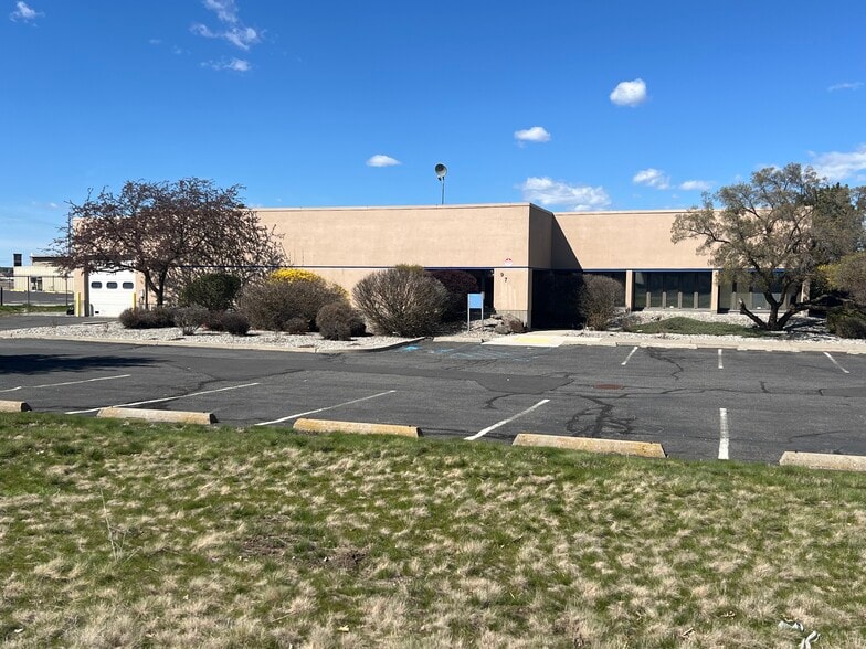 Primary Photo Of 9718 W Flight Dr, Spokane Flex For Lease