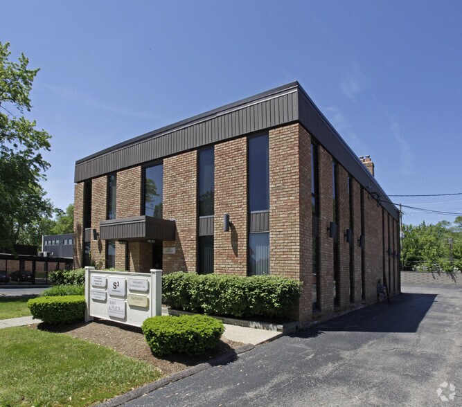 More Photos Of 23629 Liberty St, Farmington Office For Sale