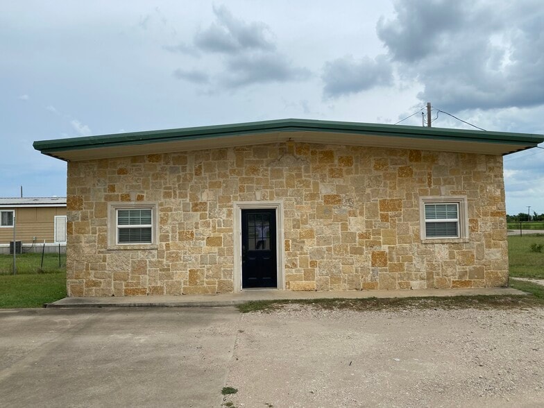 More Photos Of 2591 Malloy Bridge Rd, Ferris Distribution For Lease