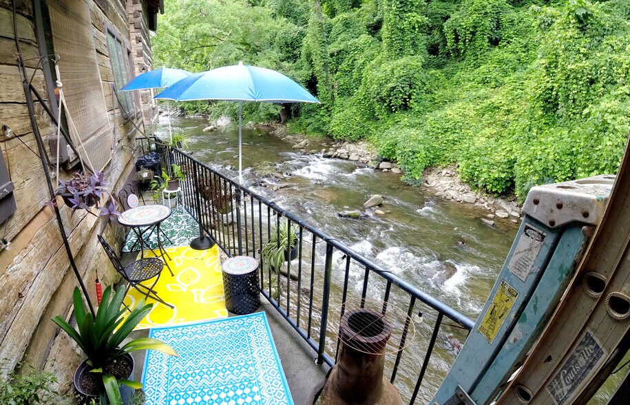 More Photos Of 377 Parkway, Gatlinburg Freestanding For Lease