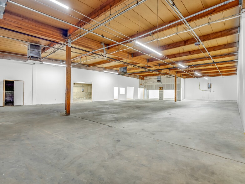 More Photos Of 5645 E Clinton Ave, Fresno Manufacturing For Lease