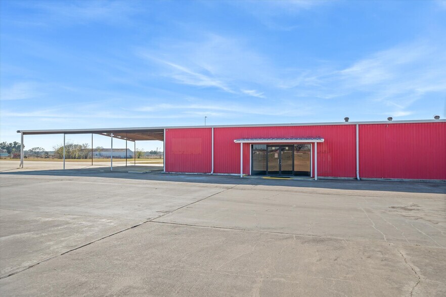 More Photos Of 9474 US-175, Kemp Flex For Sale