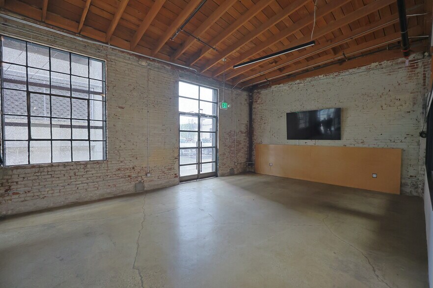 More Photos Of 2014-2022 E 7th St, Los Angeles Office For Lease