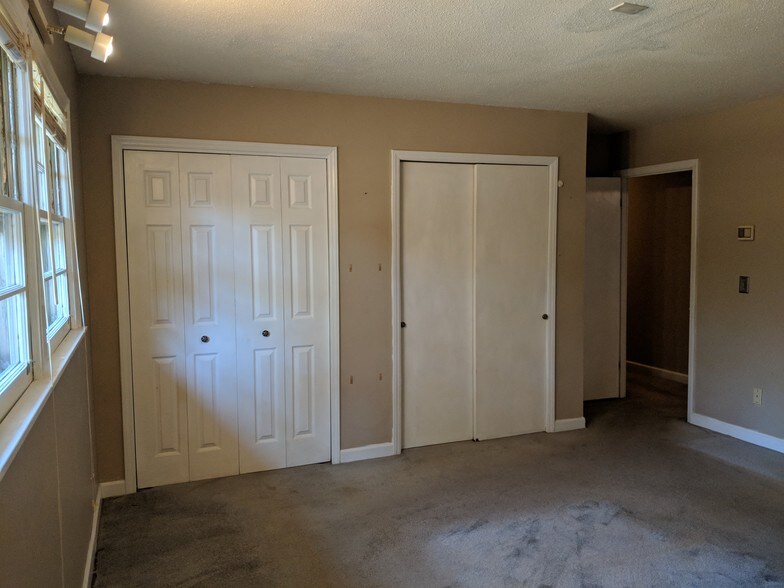 More Photos Of 104 Round Knob Rd, Lexington Office For Sale