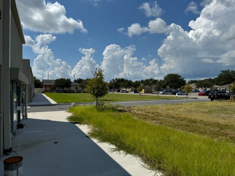 More Photos Of 6924 Old Big Bend Rd, Gibsonton Medical For Sale