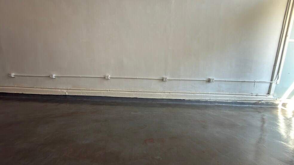 More Photos Of 5329 Fairfax Ave, Oakland Storefront For Lease