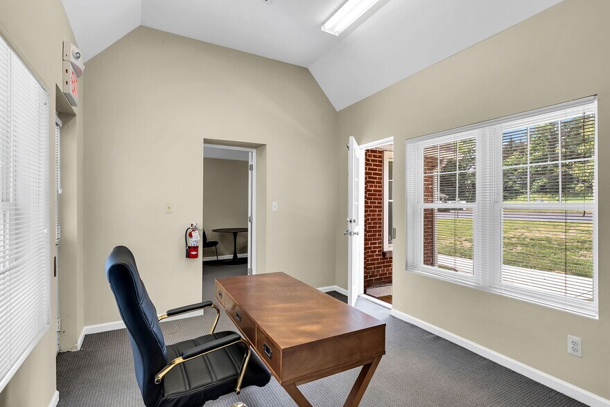 More Photos Of 8-10 Tindall Rd, Middletown Office For Lease