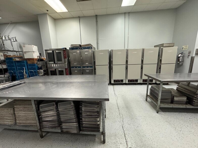 More Photos Of 11830 Stonegate Dr, Omaha Sorority Fraternity House For Sale