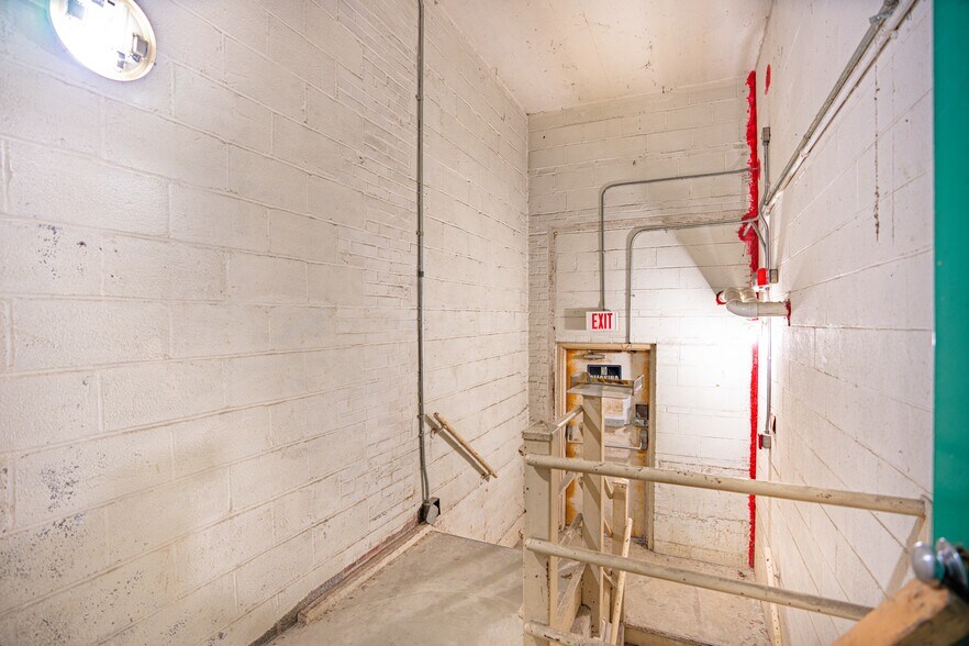 More Photos Of 300-308 Vine St NW, Washington Warehouse For Sale