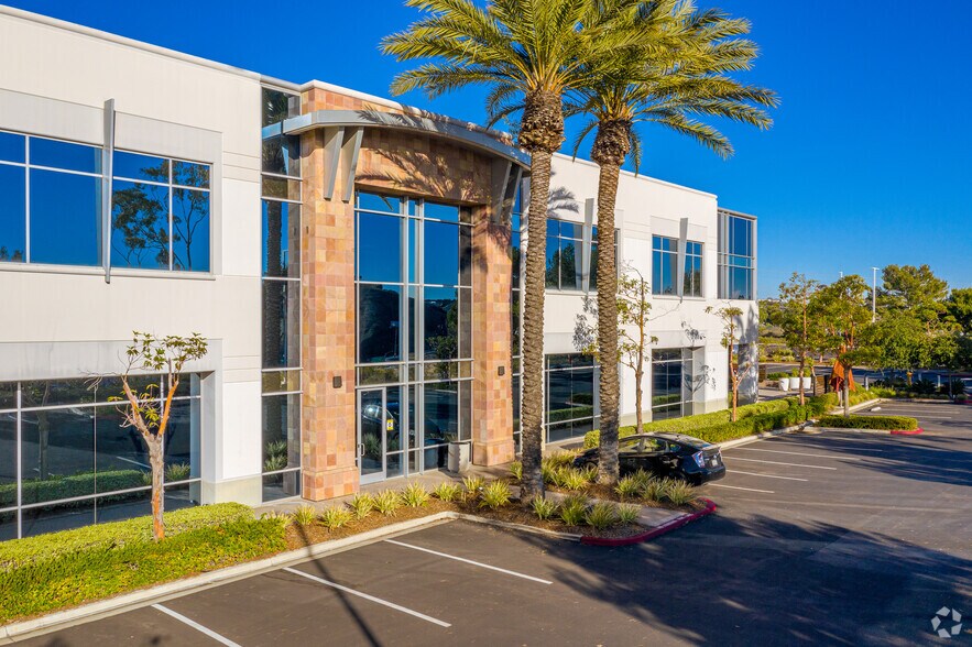 More Photos Of 4930 Directors Pl, San Diego Unknown For Lease