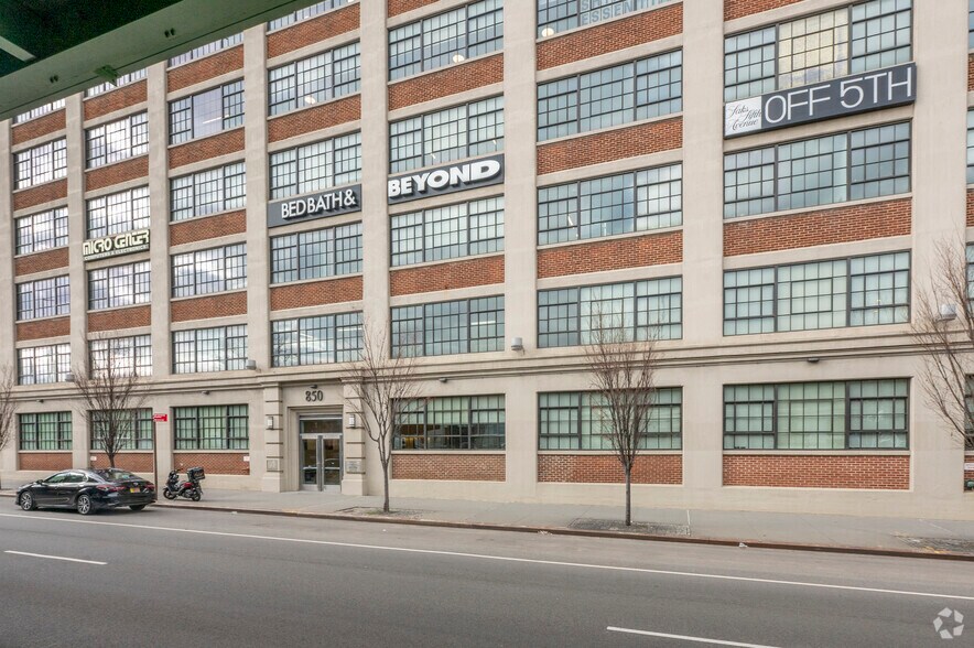 More Photos Of 850 3rd Ave, Brooklyn Warehouse For Lease
