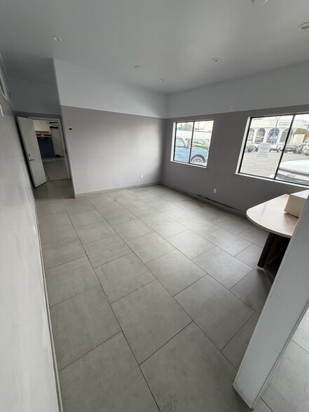 More Photos Of 885 N San Mateo Dr, San Mateo Auto Dealership For Lease