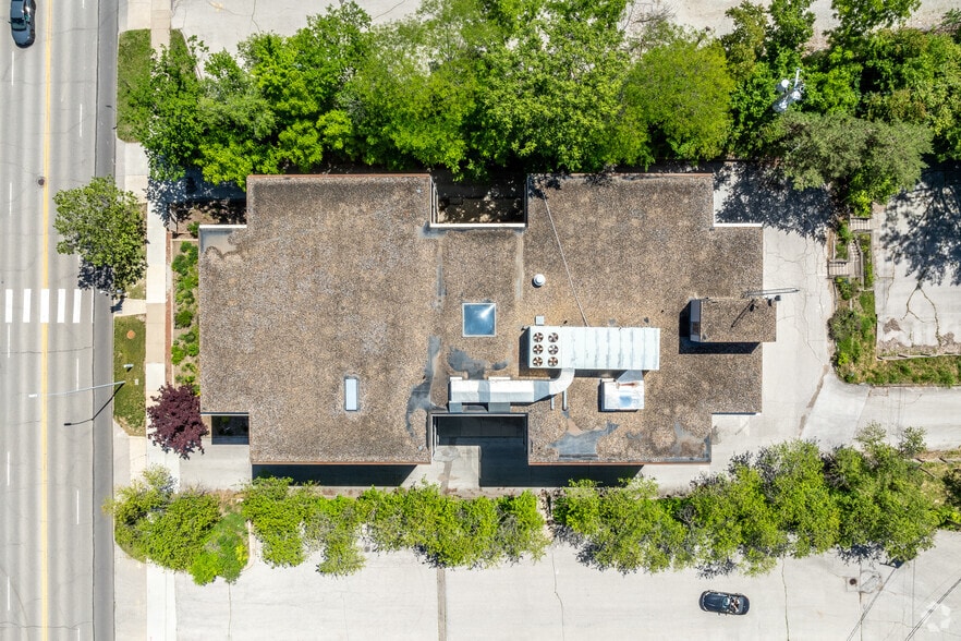 More Photos Of 2150 Grand Ave, Des Moines Office For Lease